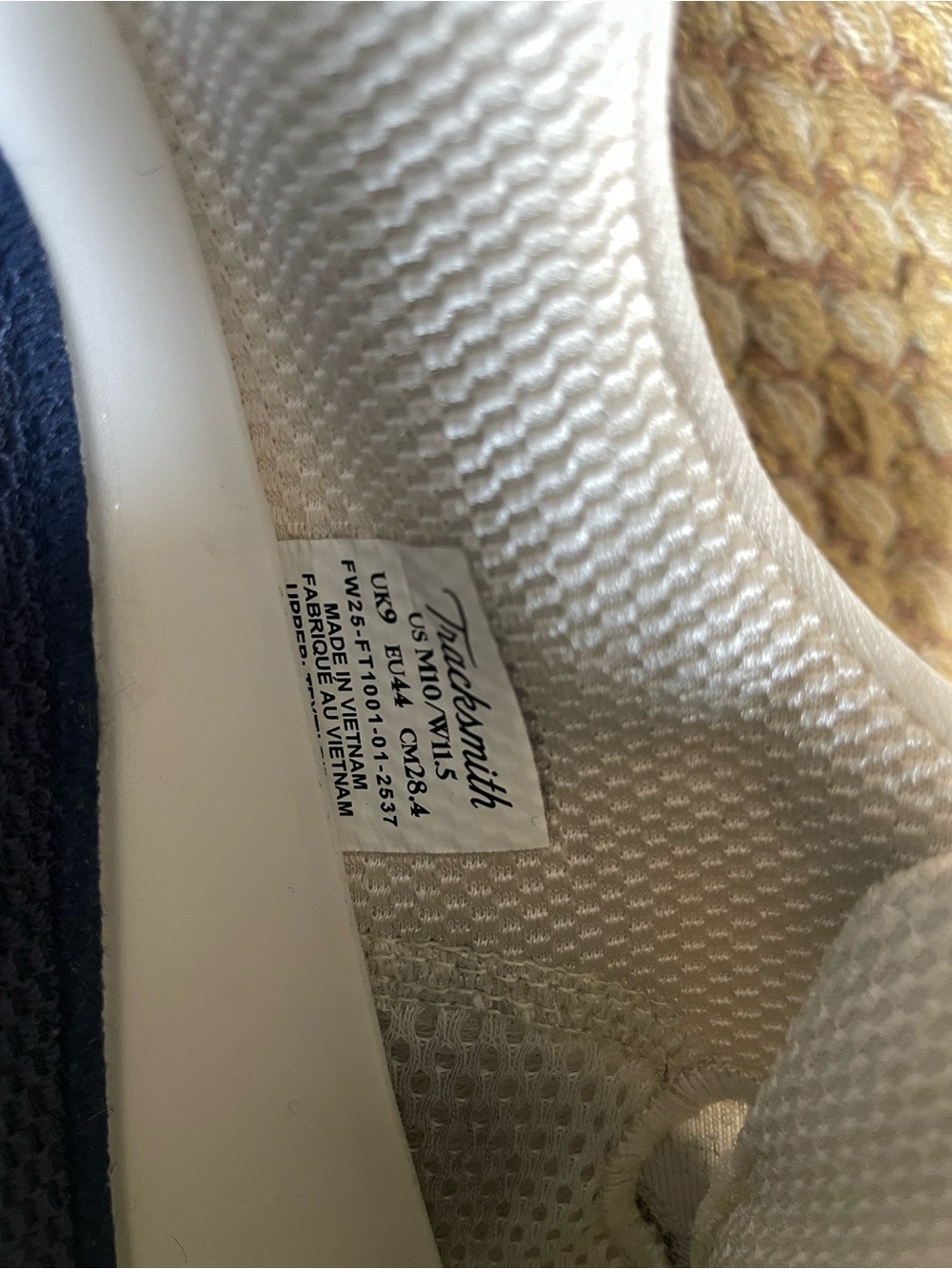 Tracksmith Eliot Runner - Picture 9 of 10